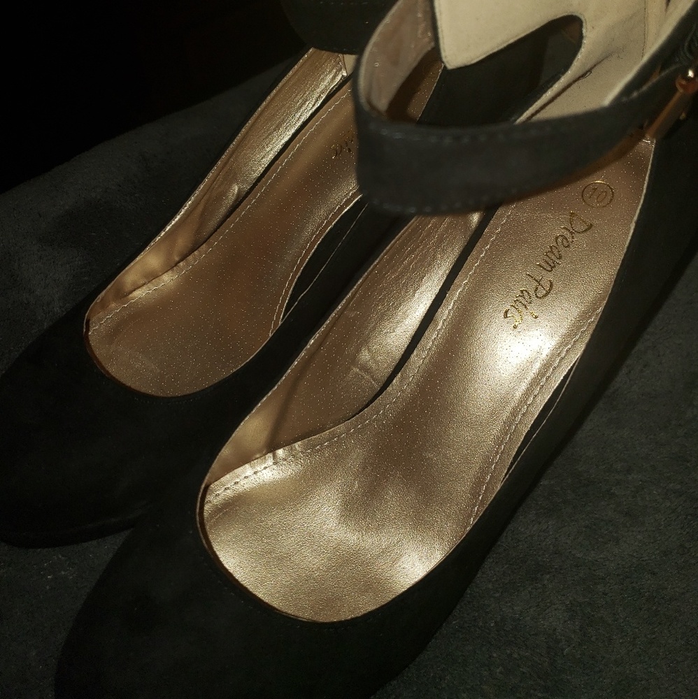 Black dress wedges